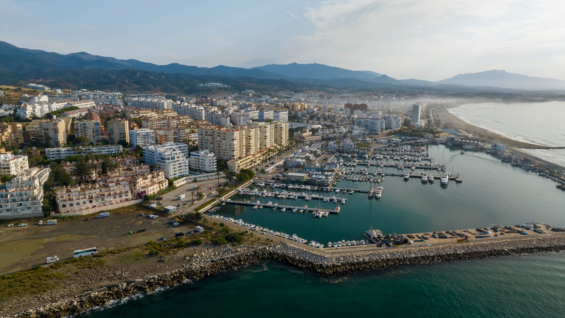 Estepona-2024-Aerial-View-Shutterstock-2414713065-Hybris